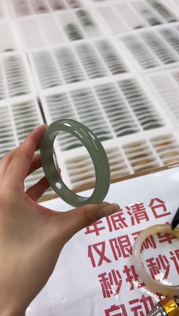 未镶嵌手镯石英质玉80-64D