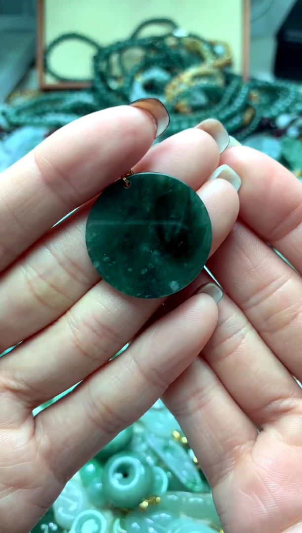 颈饰未镶嵌翡翠1