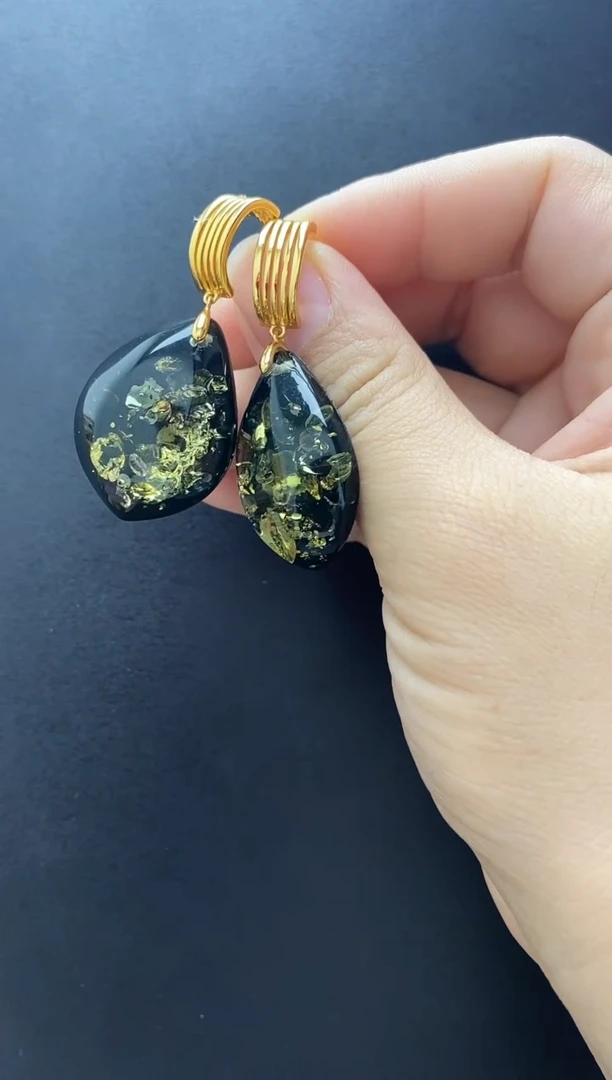 裸石琥珀未镶嵌耳坠