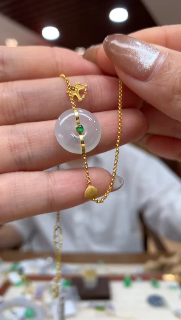 18K金镶嵌手链翡翠手链