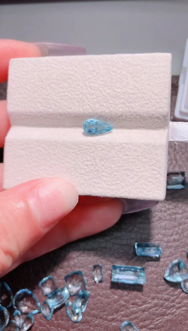 裸石海蓝宝石天然未镶嵌0.9ct  一物一证