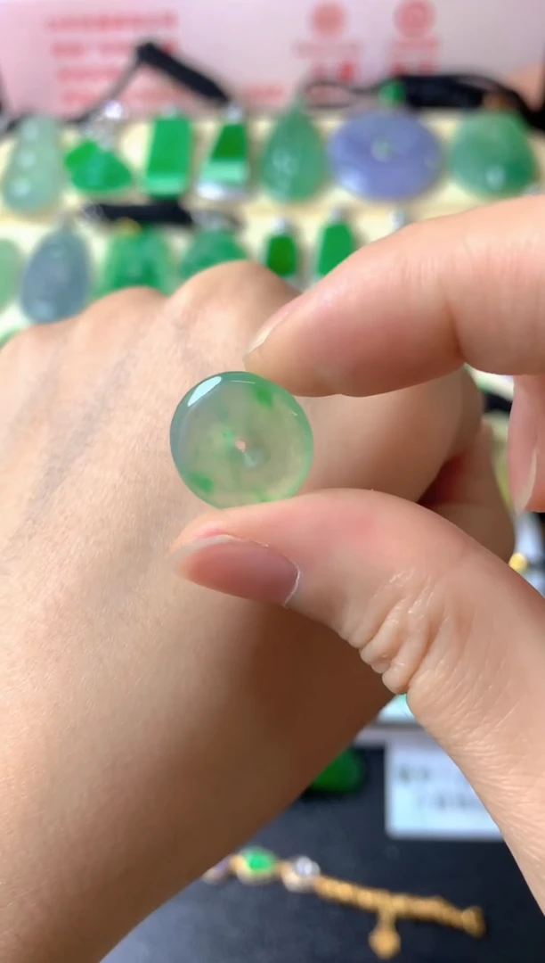 未镶嵌定制翡翠乔*…裸玉（客户意向镶嵌）