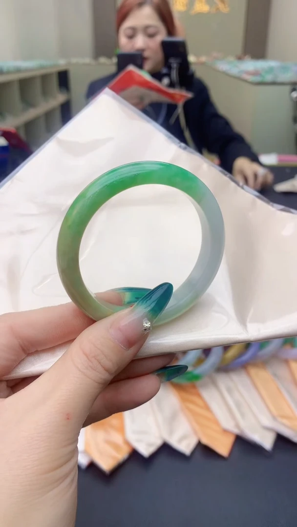 【闪购商品】翡翠手镯未镶嵌0112428609