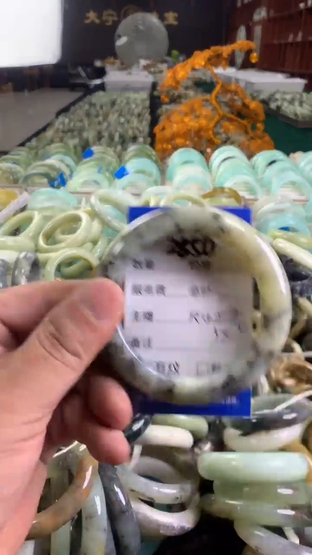 未镶嵌蛇纹石玉手镯2850