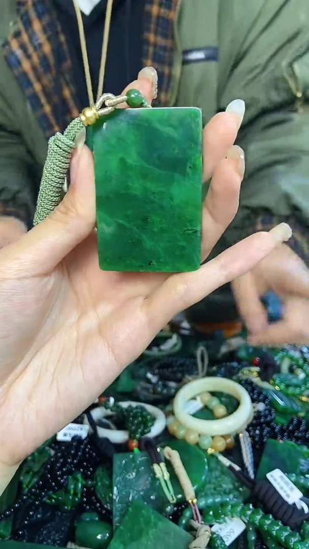 未镶嵌和田玉挂件1