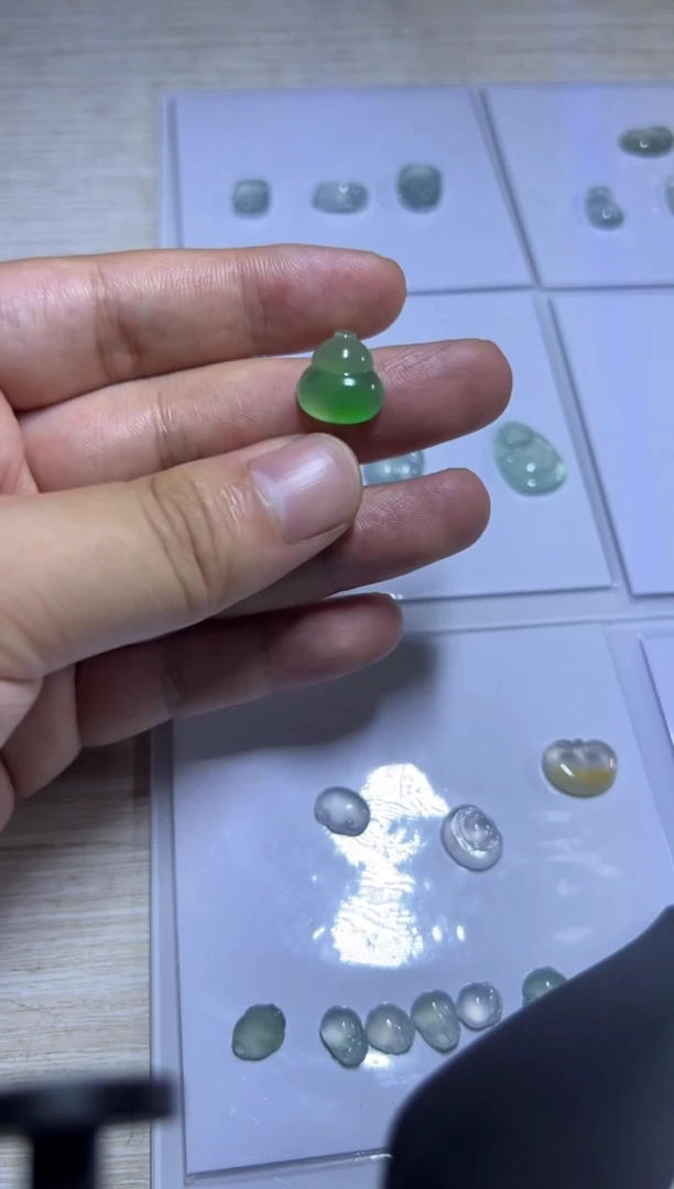 定制翡翠未镶嵌葫芦