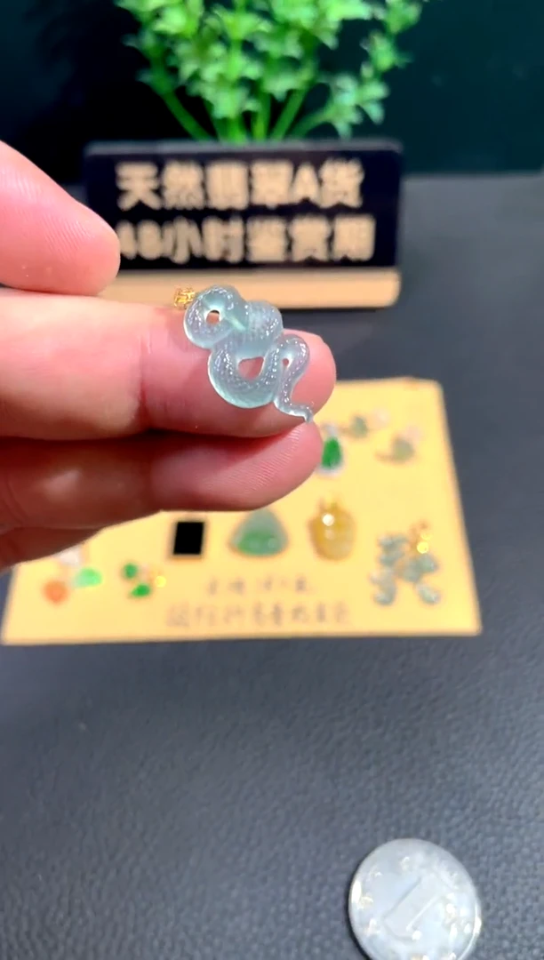 颈饰18K金镶嵌翡翠翡翠