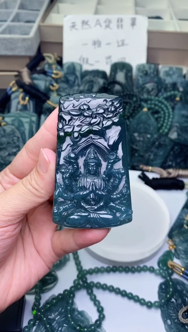 颈饰未镶嵌翡翠
