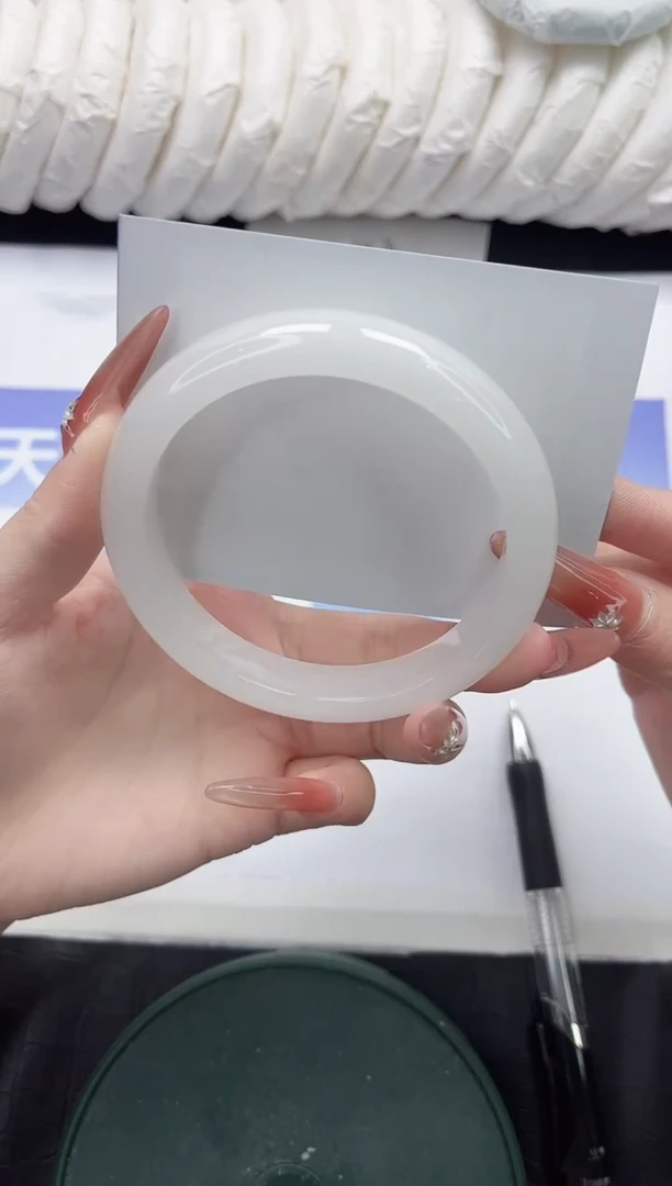 未镶嵌手镯石英质玉60-62.4