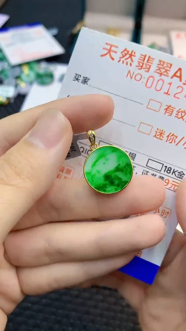 翡翠未镶嵌颈饰             1