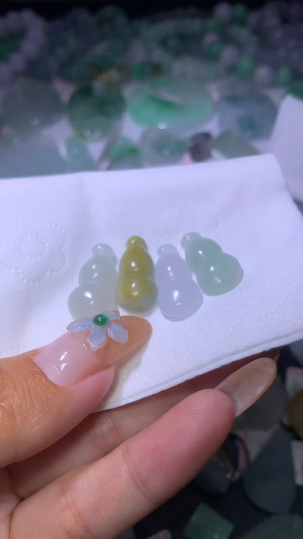 翡翠未镶嵌颈饰MXX008509