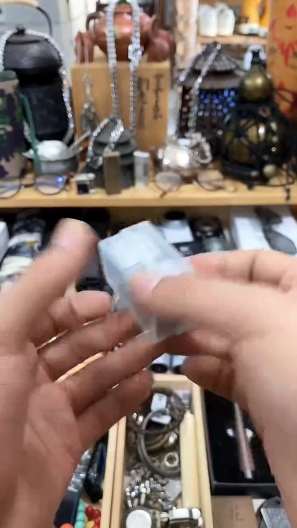 瓷片闪购商品  如图所示