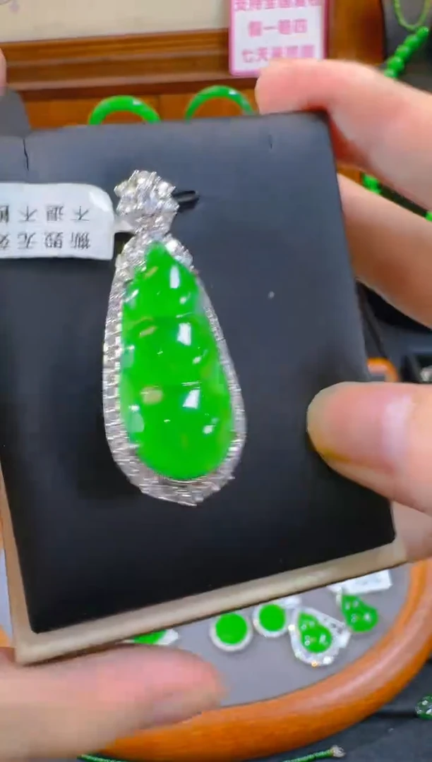 吊坠(赠链)银S925镶嵌翡翠天然A货翡翠