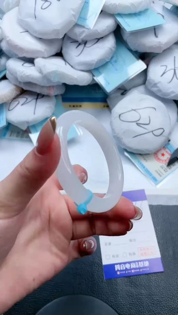 【闪购商品】石英质玉手镯未镶嵌20V356-52