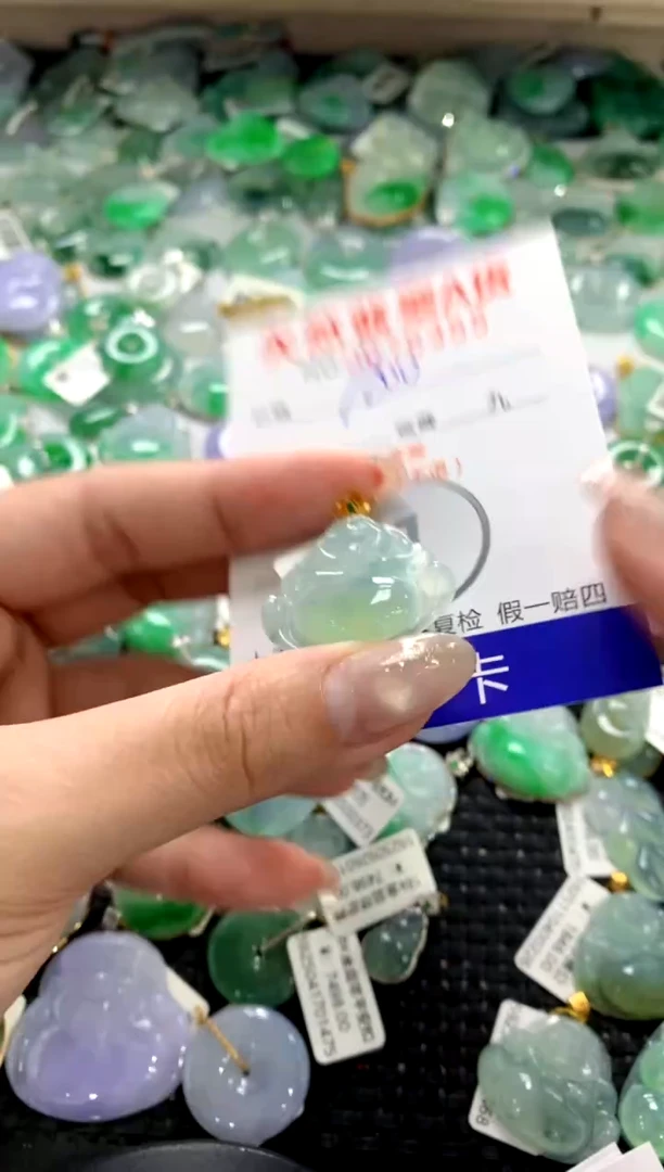 颈饰18K金镶嵌翡翠1111111111111111