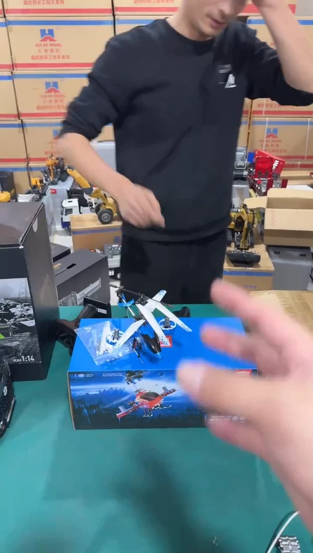 新人福利D28直升机颜色随机