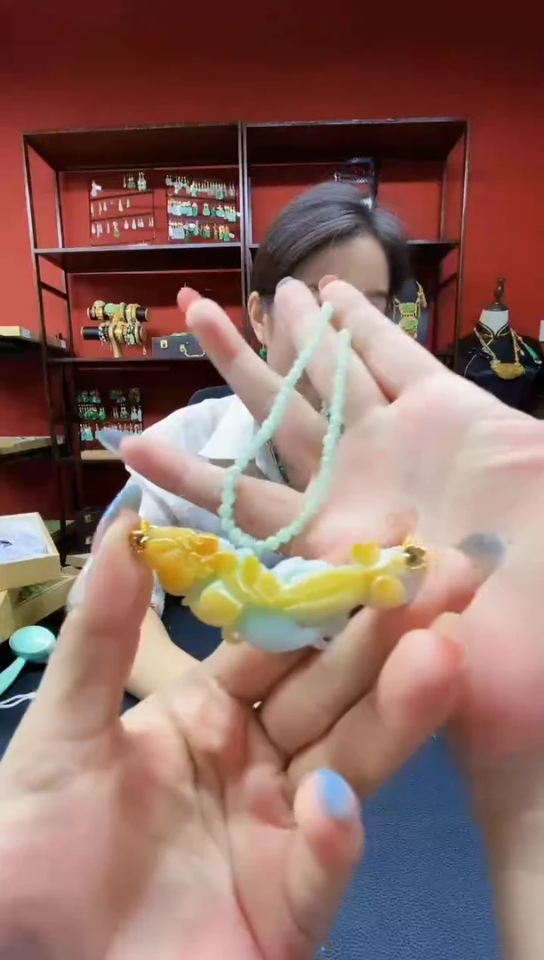 颈饰未镶嵌翡翠吊坠