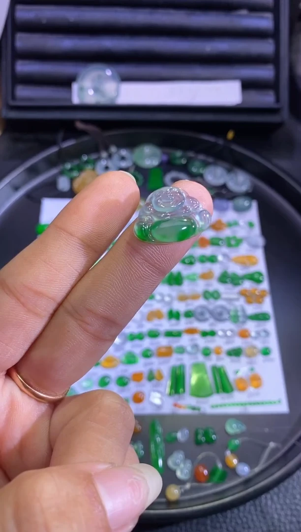 未镶嵌挂件翡翠佛公