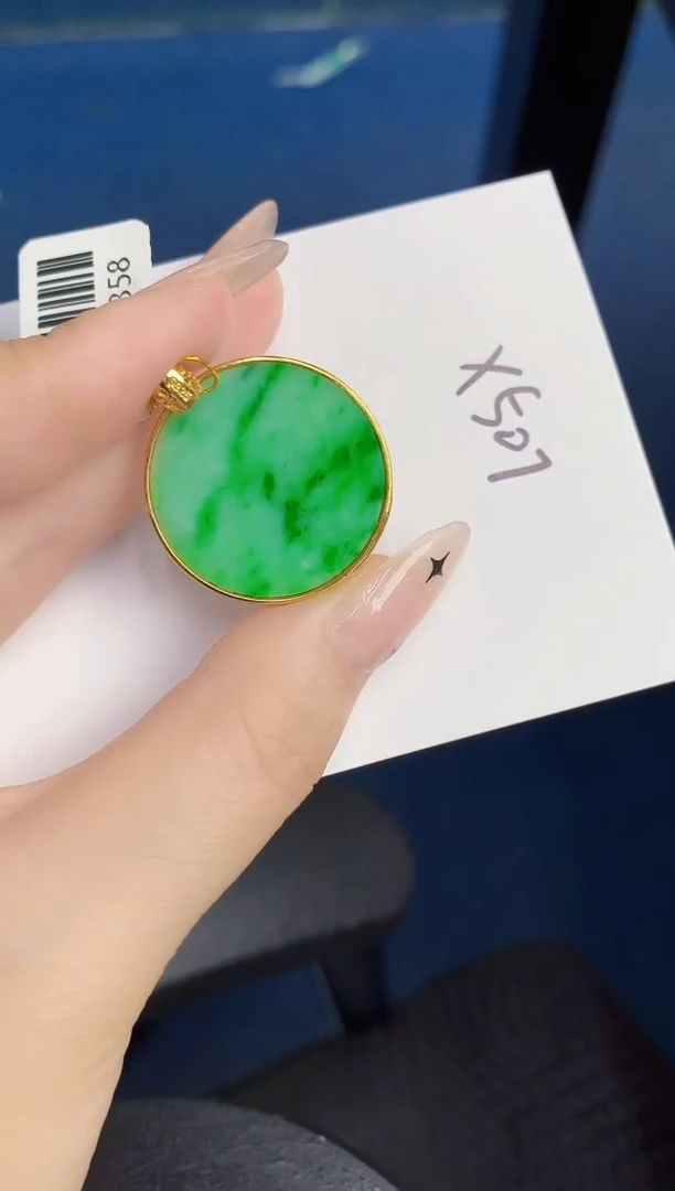 颈饰未镶嵌翡翠芝**香缅甸天然翡翠A货