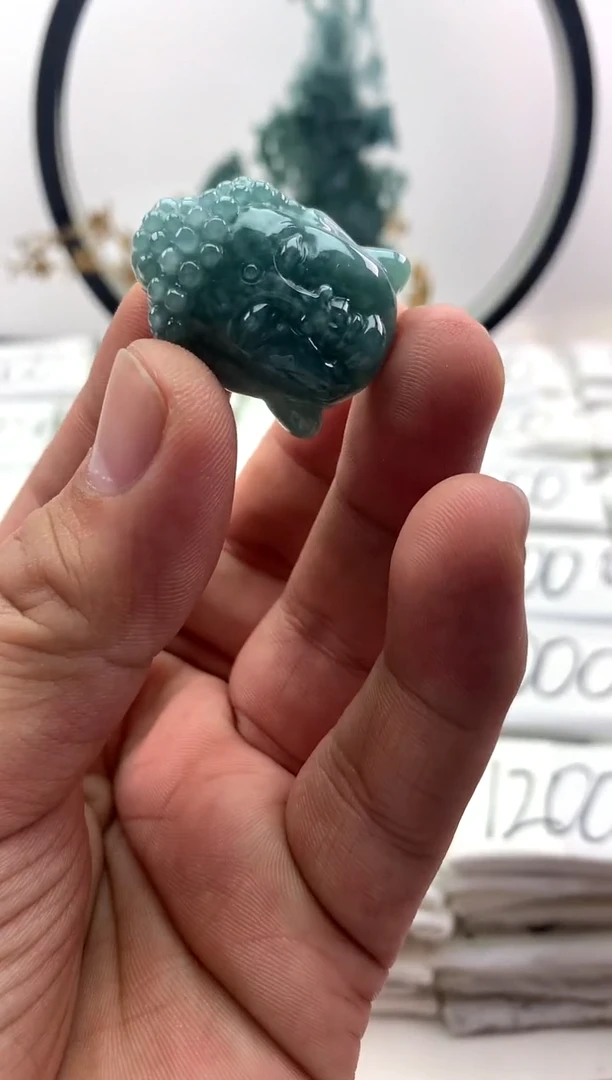翡翠未镶嵌颈饰佛公【品质一般介意慎拍】