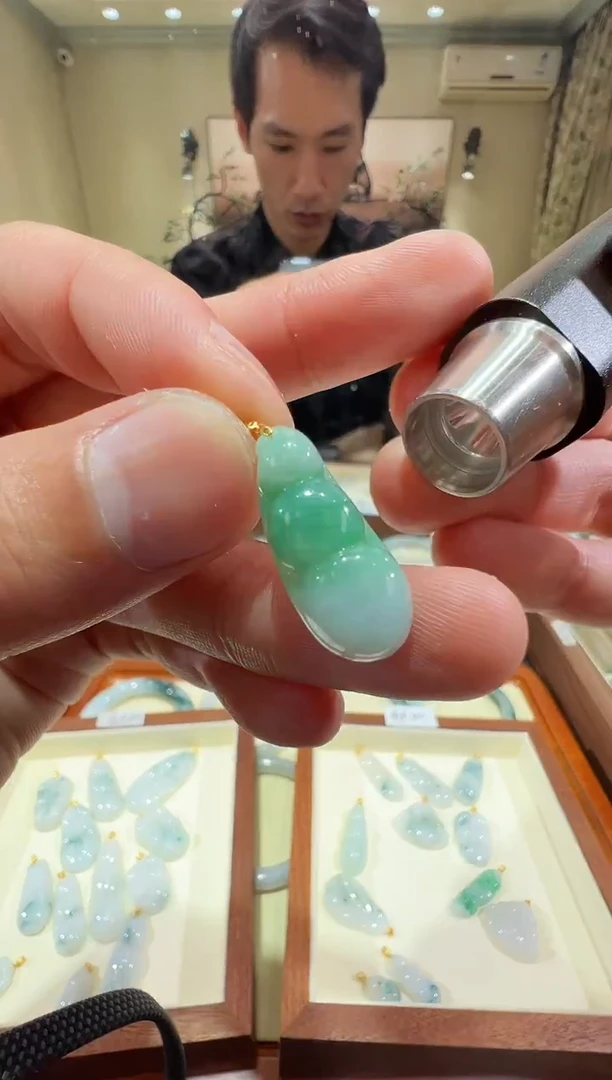 颈饰未镶嵌翡翠-纯天然缅甸A货翡翠带色福豆吊坠-