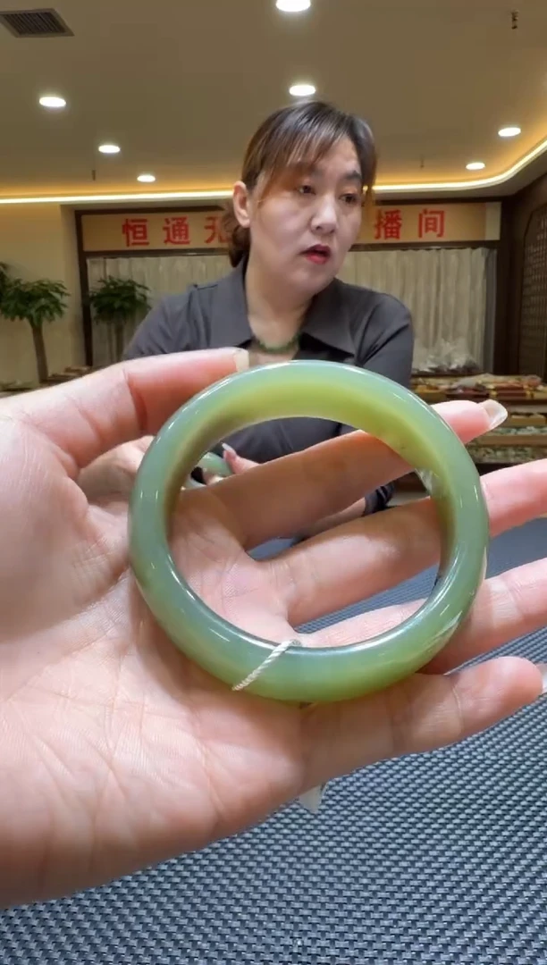 颈饰未镶嵌和田玉手镯60