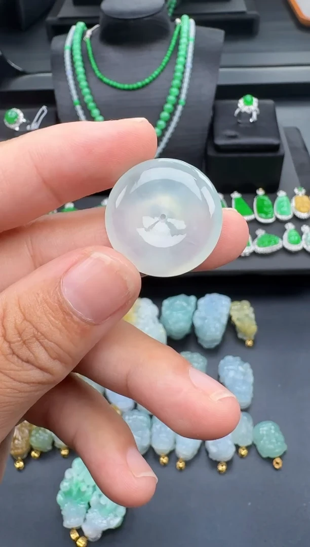 翡翠未镶嵌吊坠(不含链)多人