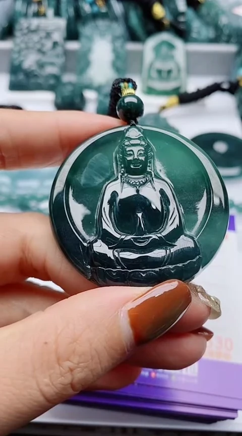 颈饰未镶嵌翡翠