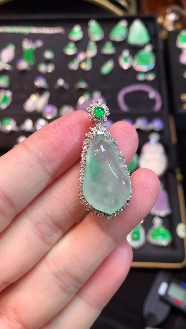 吊坠(赠链)18K金镶嵌翡翠高冰金丝绿木纳福瓜吊坠