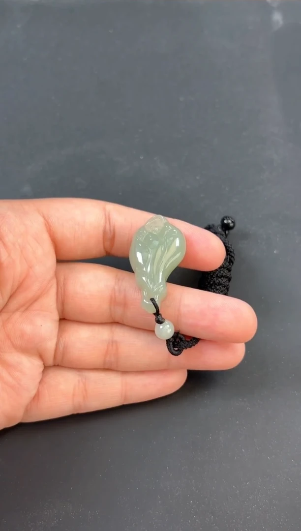 和田玉未镶嵌吊坠(赠链)且末微色差近矿吊坠