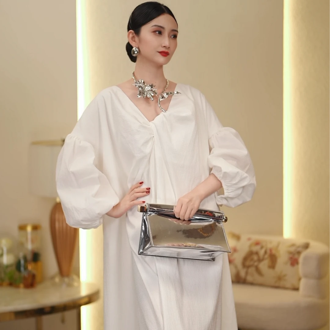 芈莱尤优——V领扭结泡泡袖白色连衣裙L24-5260