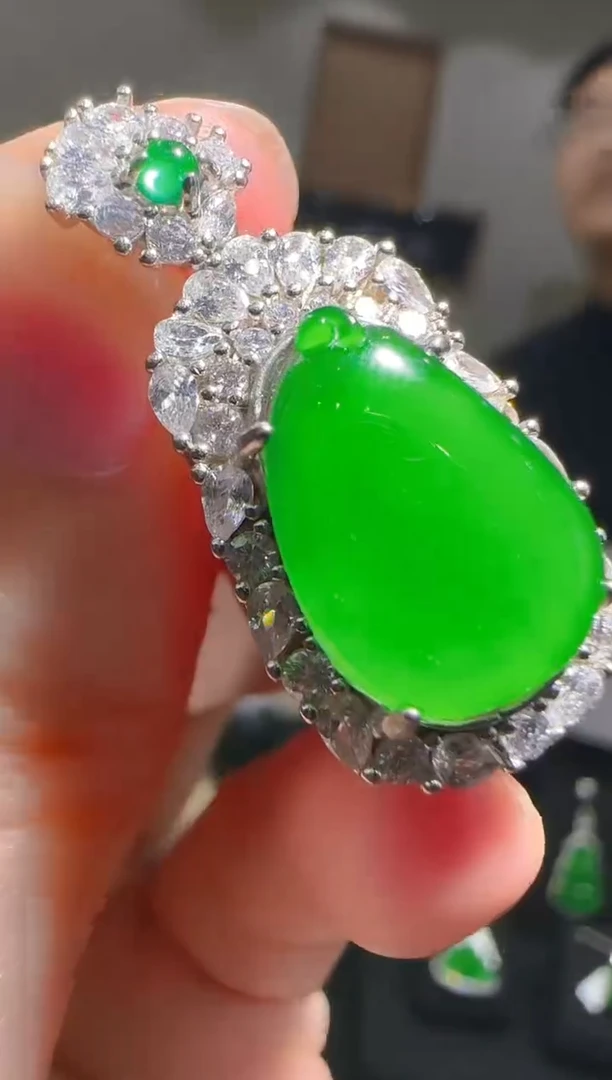 【闪购商品】翡翠吊坠(不含链)银S925镶嵌天然翡翠A货多样性发一件