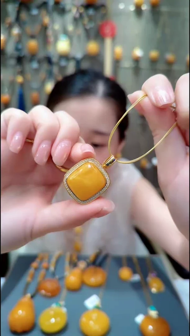 蜜蜡银S925镀金镶嵌珠宝奇石﹣D005蜜蜡吊坠赠项圈