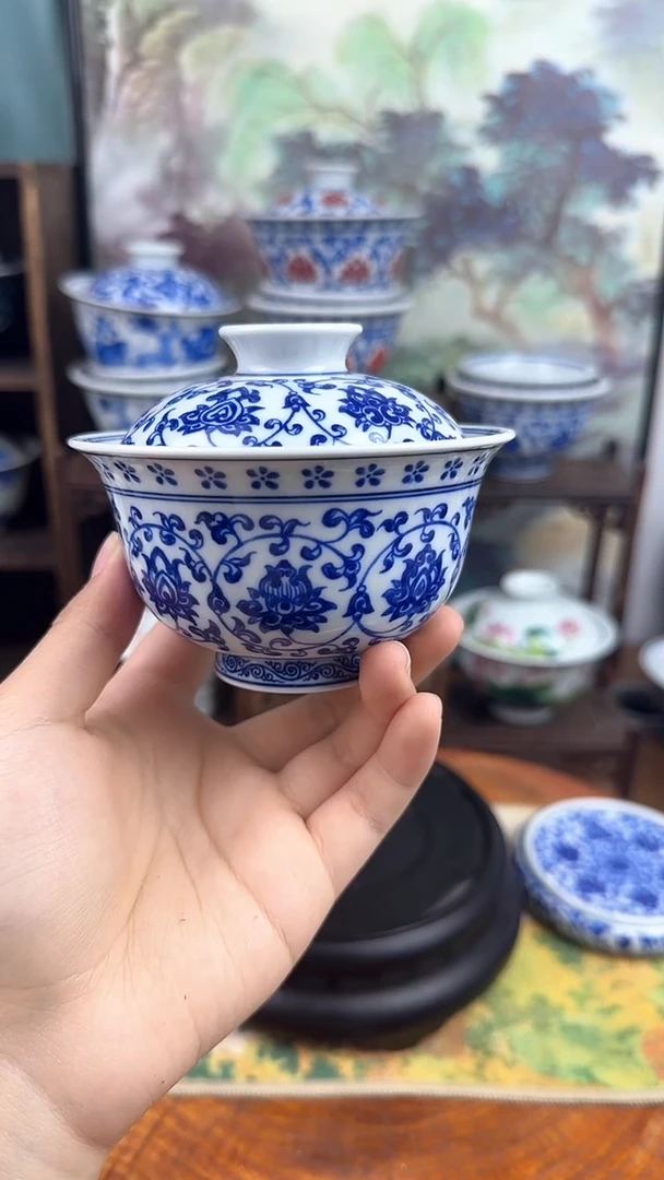 陶瓷青花缠枝莲两才盖碗