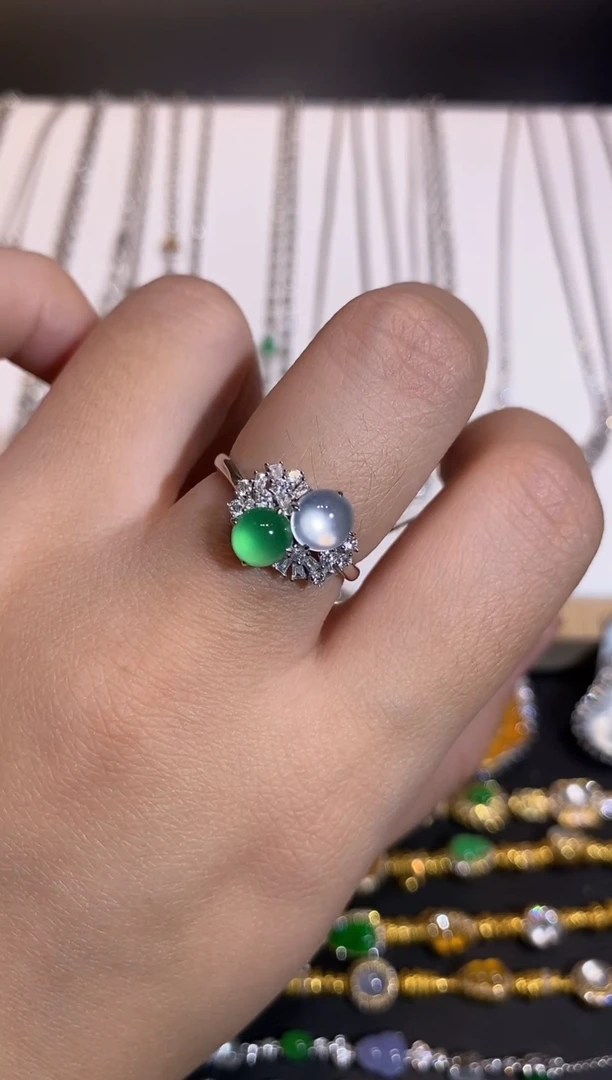 18K金镶嵌戒指翡翠戒指