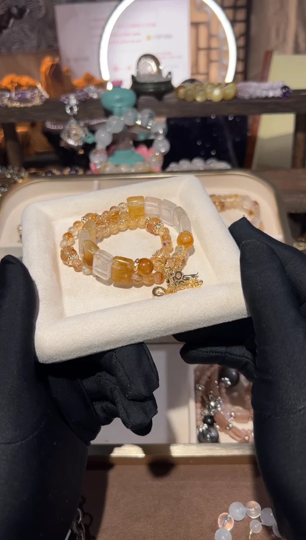 【闪购商品】水晶手链合金黄胶花手牌