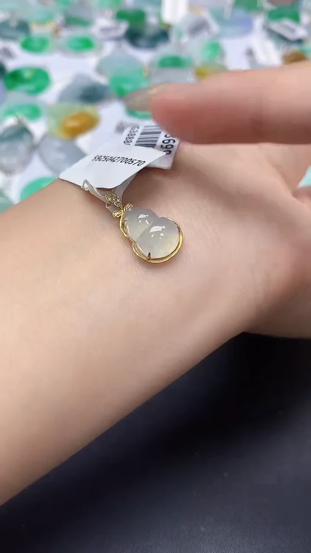 翡翠18K金镶嵌颈饰天然缅甸a货翡翠