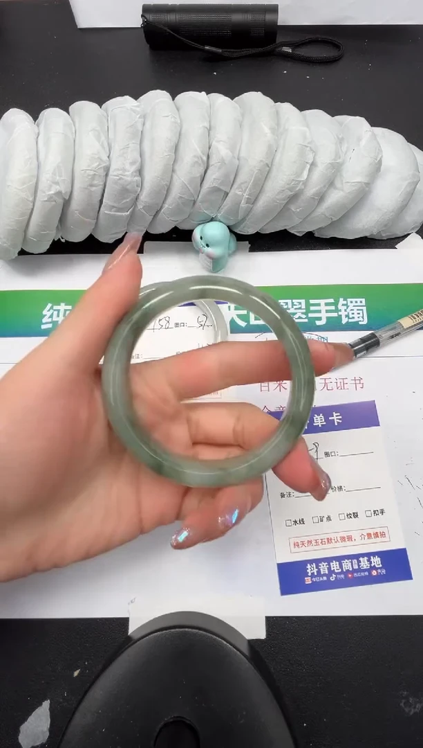 【闪购商品】石英质玉手镯未镶嵌159-58.9