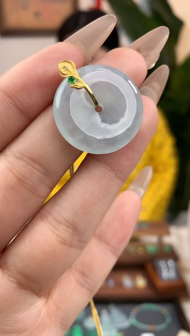 【闪购商品】翡翠吊坠(不含链)18K金镶嵌平安扣