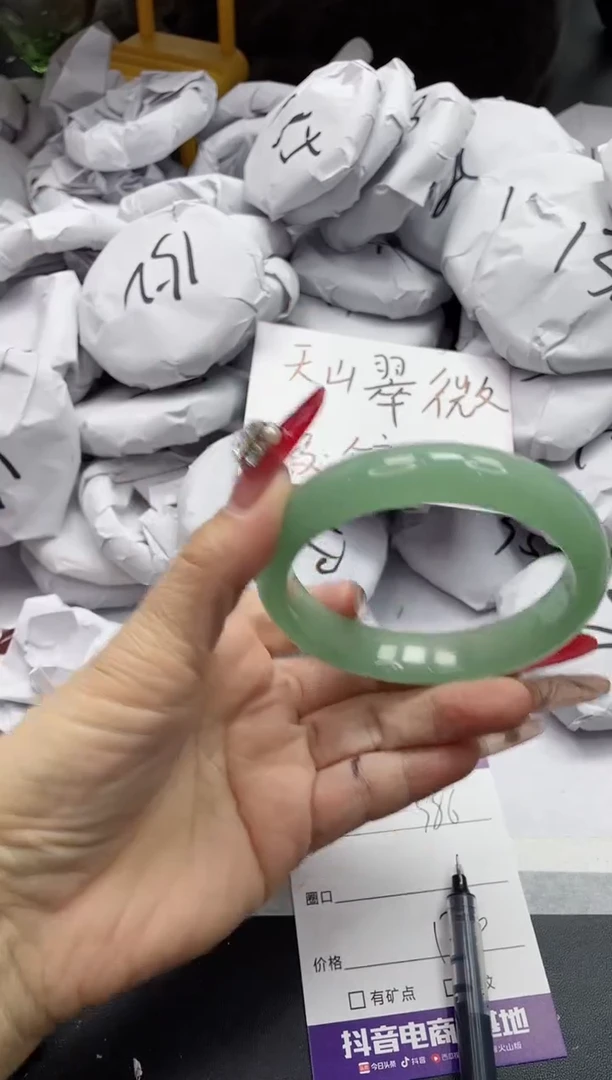 【闪购商品】石英质玉手镯未镶嵌386