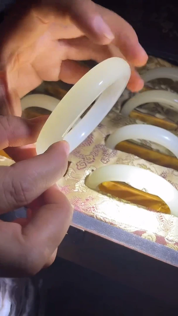 和田玉手镯未镶嵌白玉细条一对