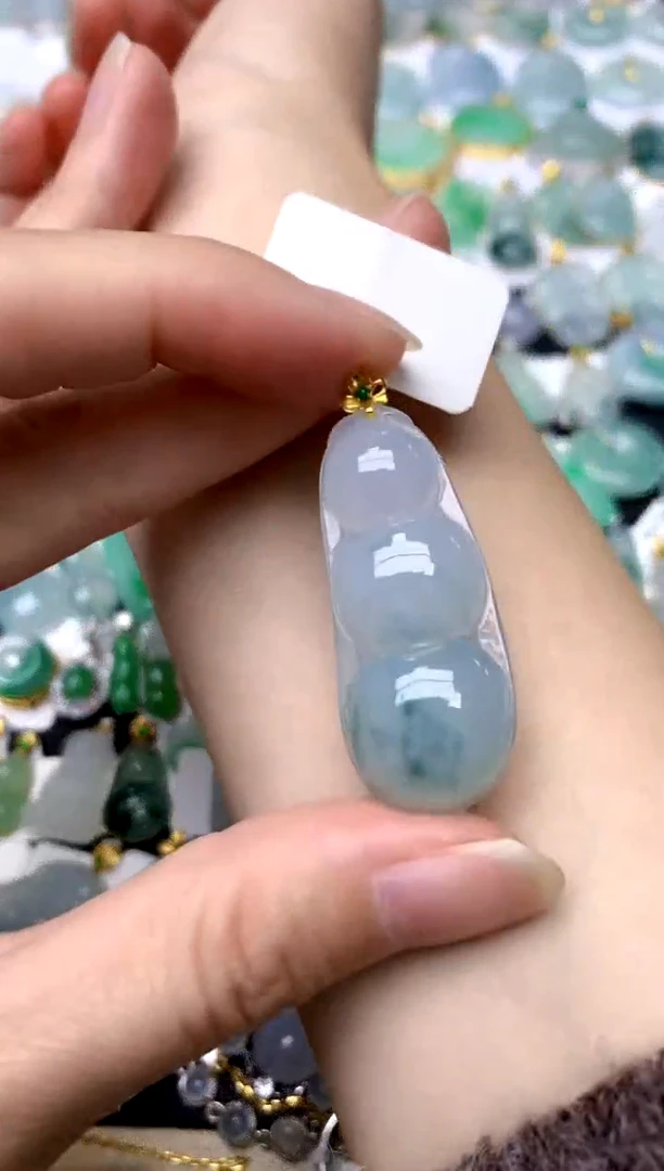 颈饰18K金镶嵌翡翠天然A货翡翠
