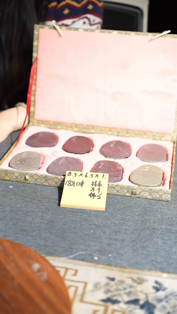 3.5寸标本8个端砚带锦盒