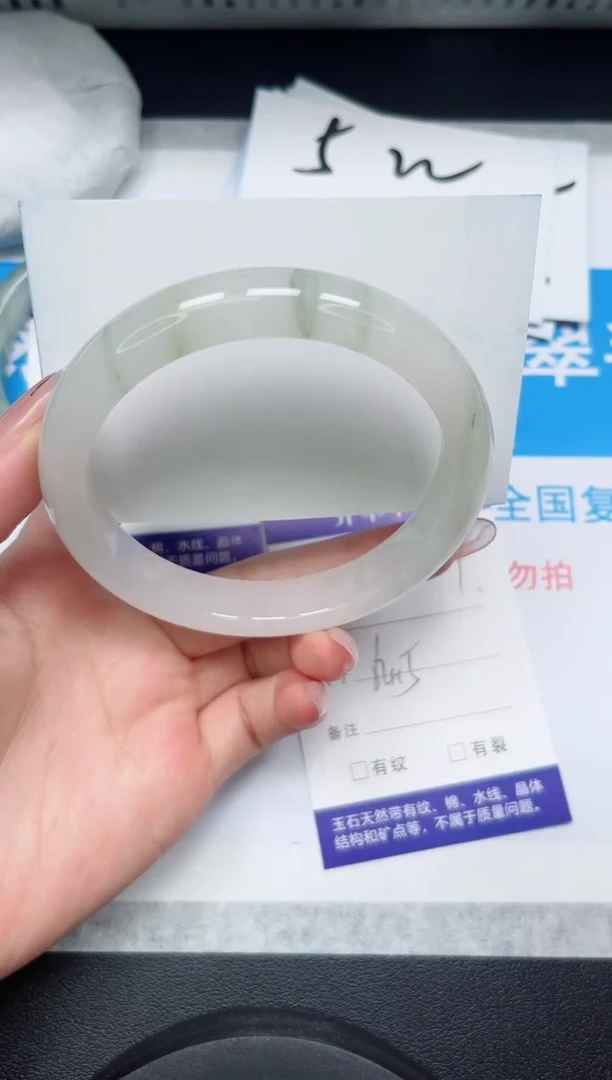 【闪购商品】石英质玉手镯合金127