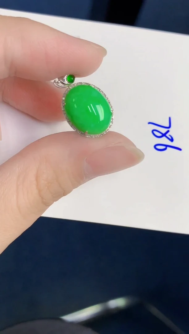 颈饰18K金镶嵌翡翠天然翡翠缅甸A货