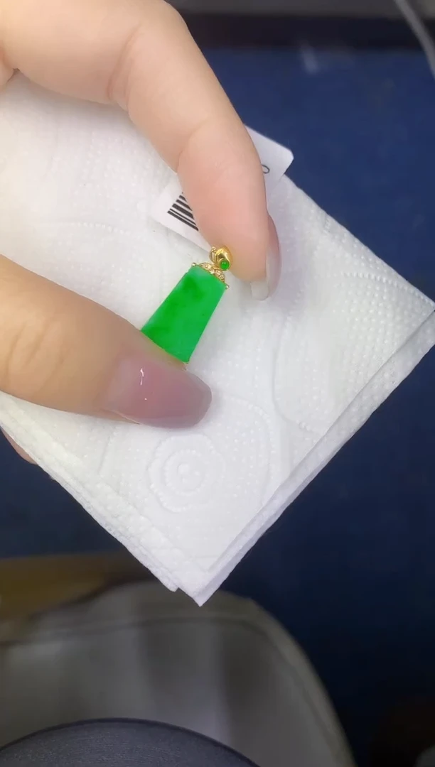 颈饰18K金镶嵌翡翠缅甸天然翡翠A货