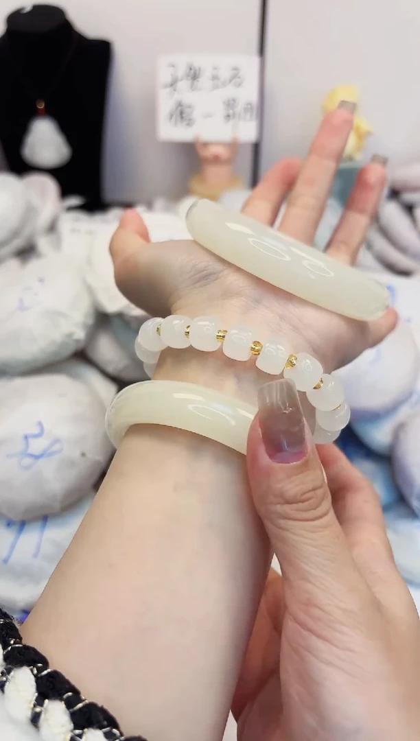 【闪购商品】石英质玉手镯未镶嵌20-玉兰白-圈口62