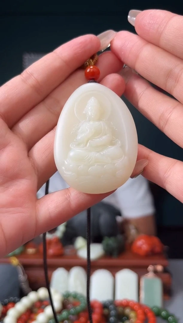 和田玉未镶嵌颈饰吊坠