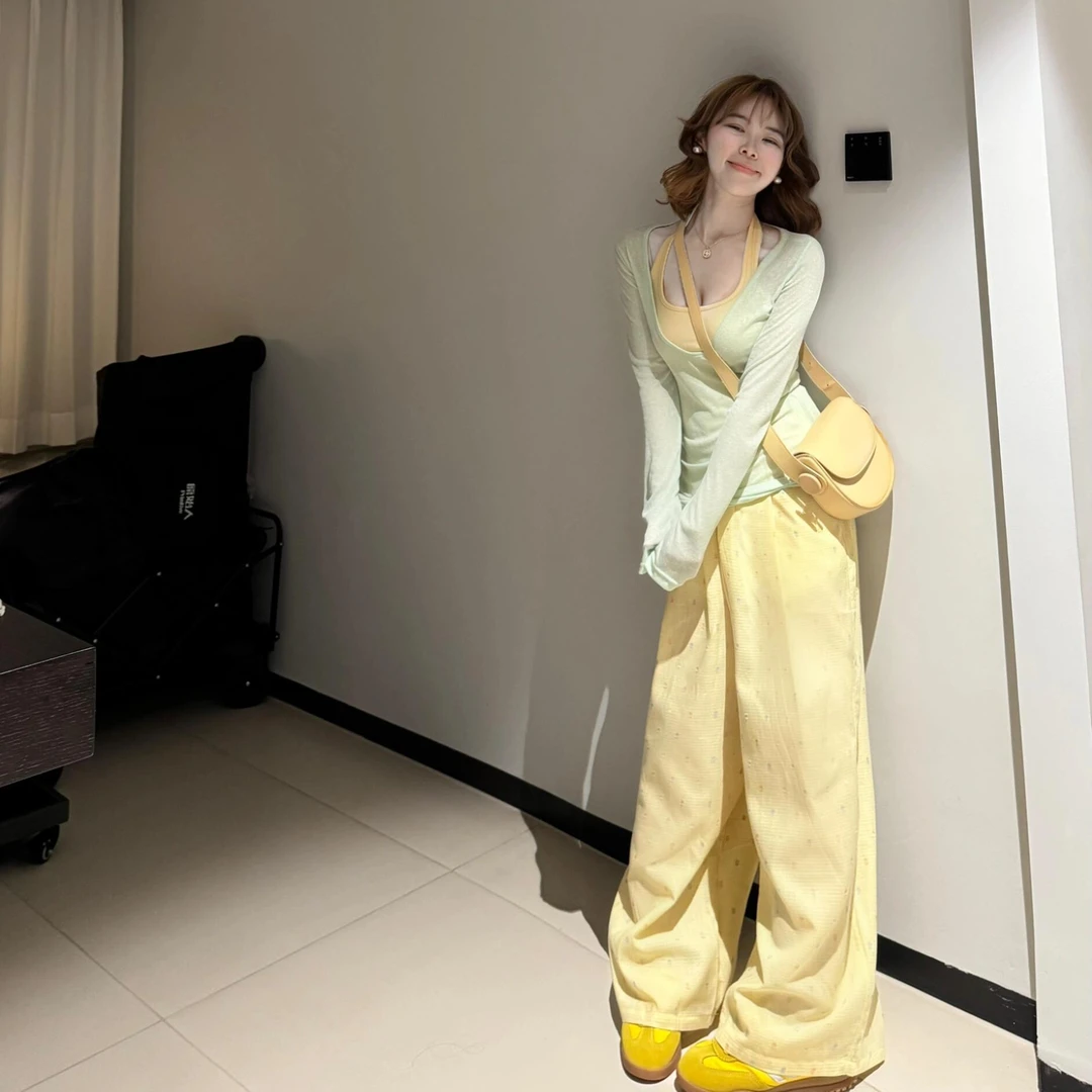 春游出行衣服2025新款网红洋气炸街女装百搭背心罩衫上衣休闲裤子