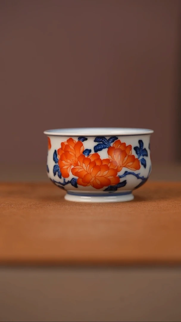 又见春风青花矾红石榴花炉式杯